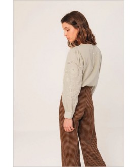 Blusa bordado romántico piedra INDI&COLD