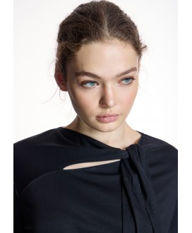 Camiseta lazada negra ALBA CONDE