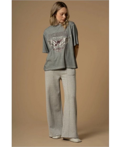 Camiseta gris oversize con texto KOCCA
