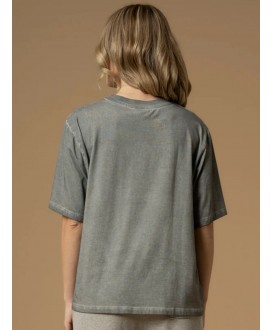 Camiseta gris oversize con texto KOCCA