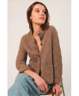 Chaqueta punto camel bolsillos plastrón INDI&COLD