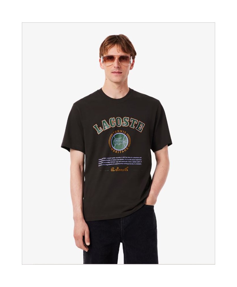 Camiseta marrón letras verdes dibujo LACOSTE
