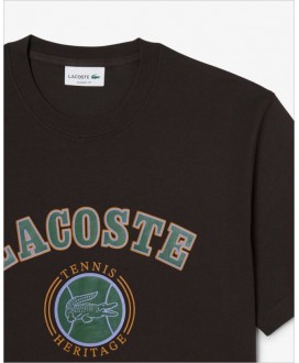 Camiseta marrón letras verdes dibujo LACOSTE