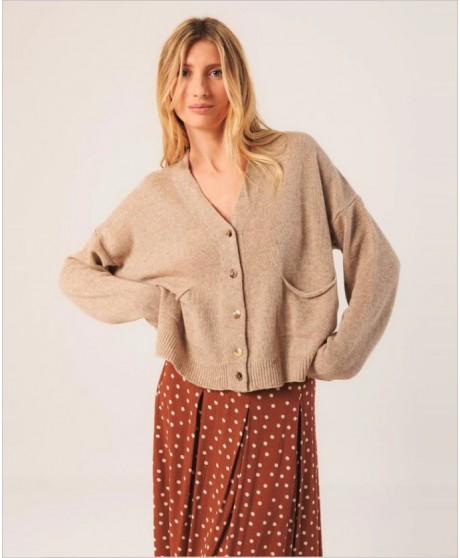 Chaqueta pico botones beige INDI&COLD