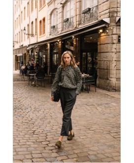 Blusón estampado hojas gris INDI&COLD